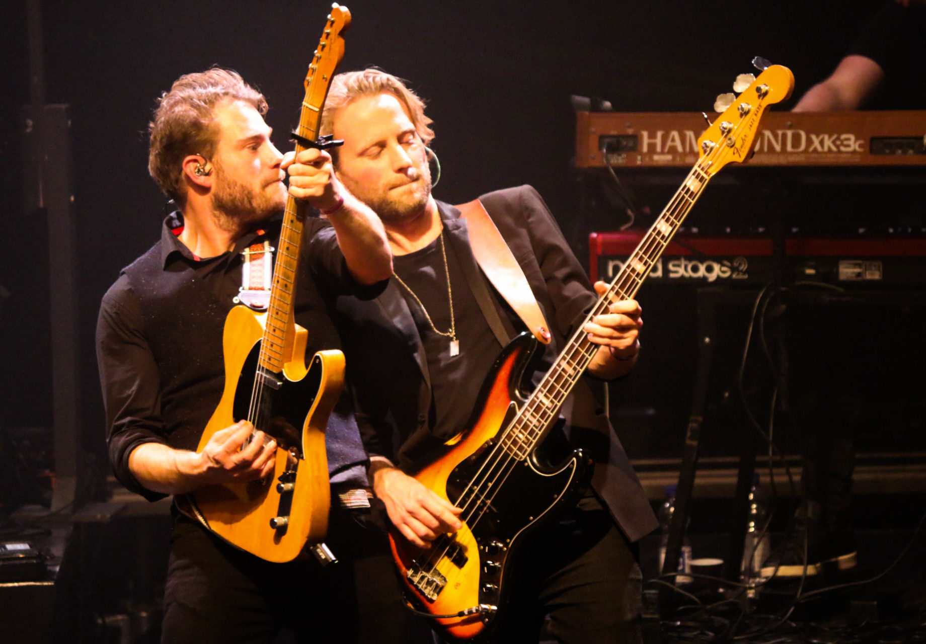 Tim Akkerman sings The Boss