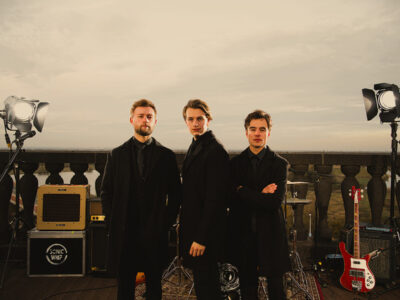 Sonic Whip  + support door KinKobra